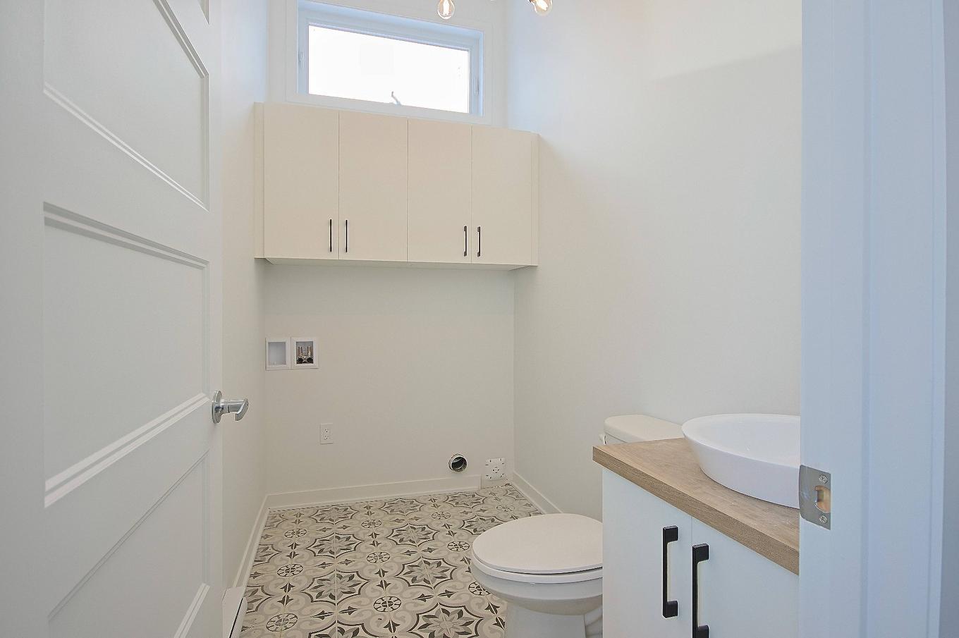Powder room - Rue Pierre-Dionne, Salaberry-De-Valleyfield, QC - Indoor Photo Showing Bathroom