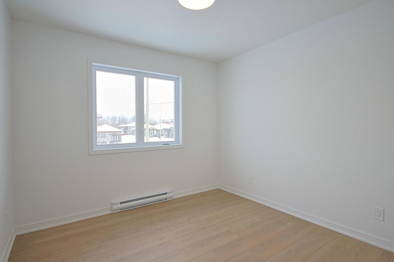 Bedroom - Rue Pierre-Dionne, Salaberry-De-Valleyfield, QC - Indoor Photo Showing Other Room