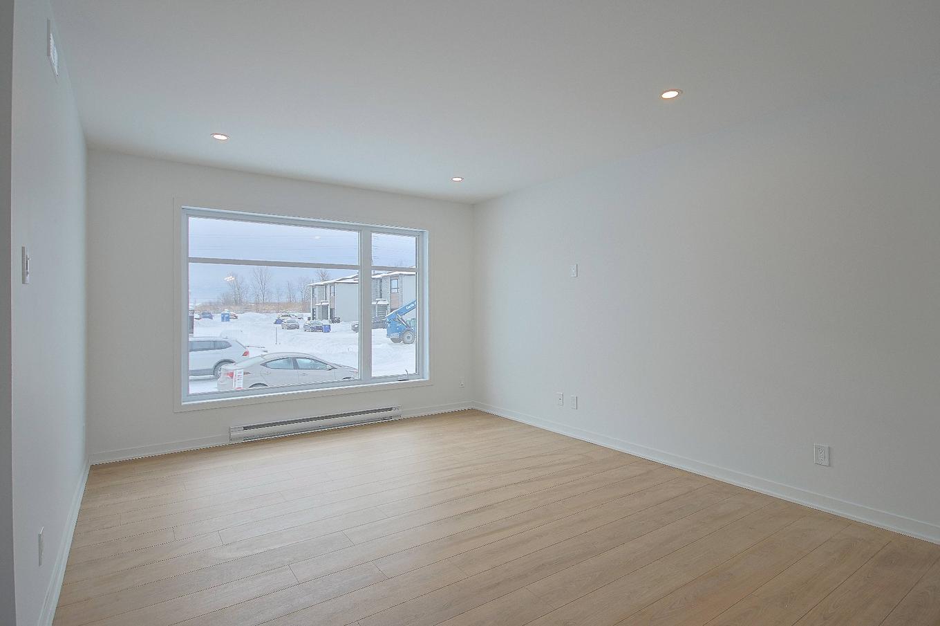 Living room - Rue Pierre-Dionne, Salaberry-De-Valleyfield, QC - Indoor Photo Showing Other Room