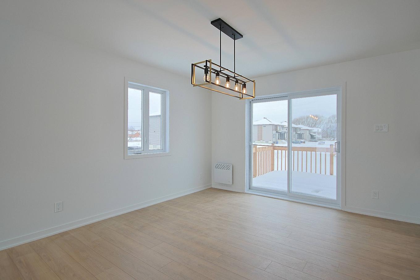 Dining room - Rue Pierre-Dionne, Salaberry-De-Valleyfield, QC - Indoor Photo Showing Other Room