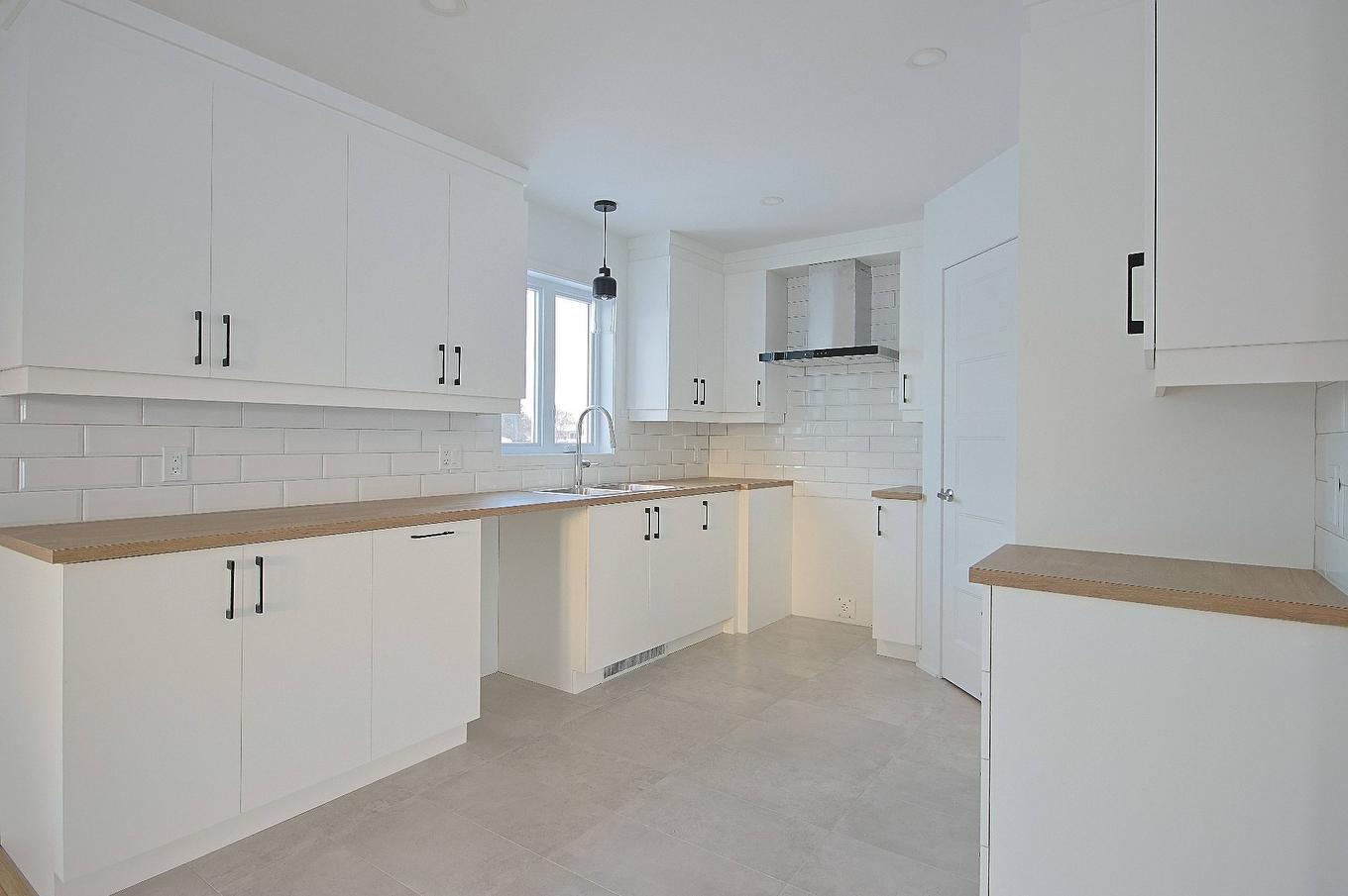 Kitchen - Rue Pierre-Dionne, Salaberry-De-Valleyfield, QC - Indoor Photo Showing Kitchen