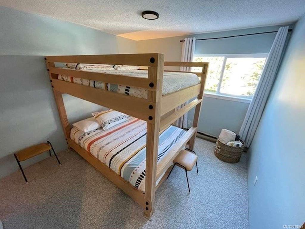 308-695 Castle Crag Cres, Courtenay, BC - Indoor Photo Showing Bedroom