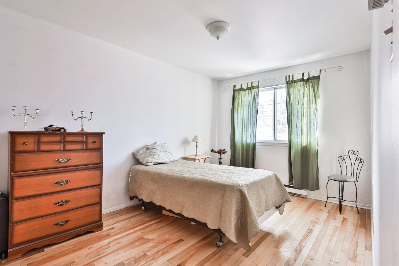 Bedroom - 1860 Rue Favreau, Laval (Chomedey), QC - Indoor Photo Showing Bedroom