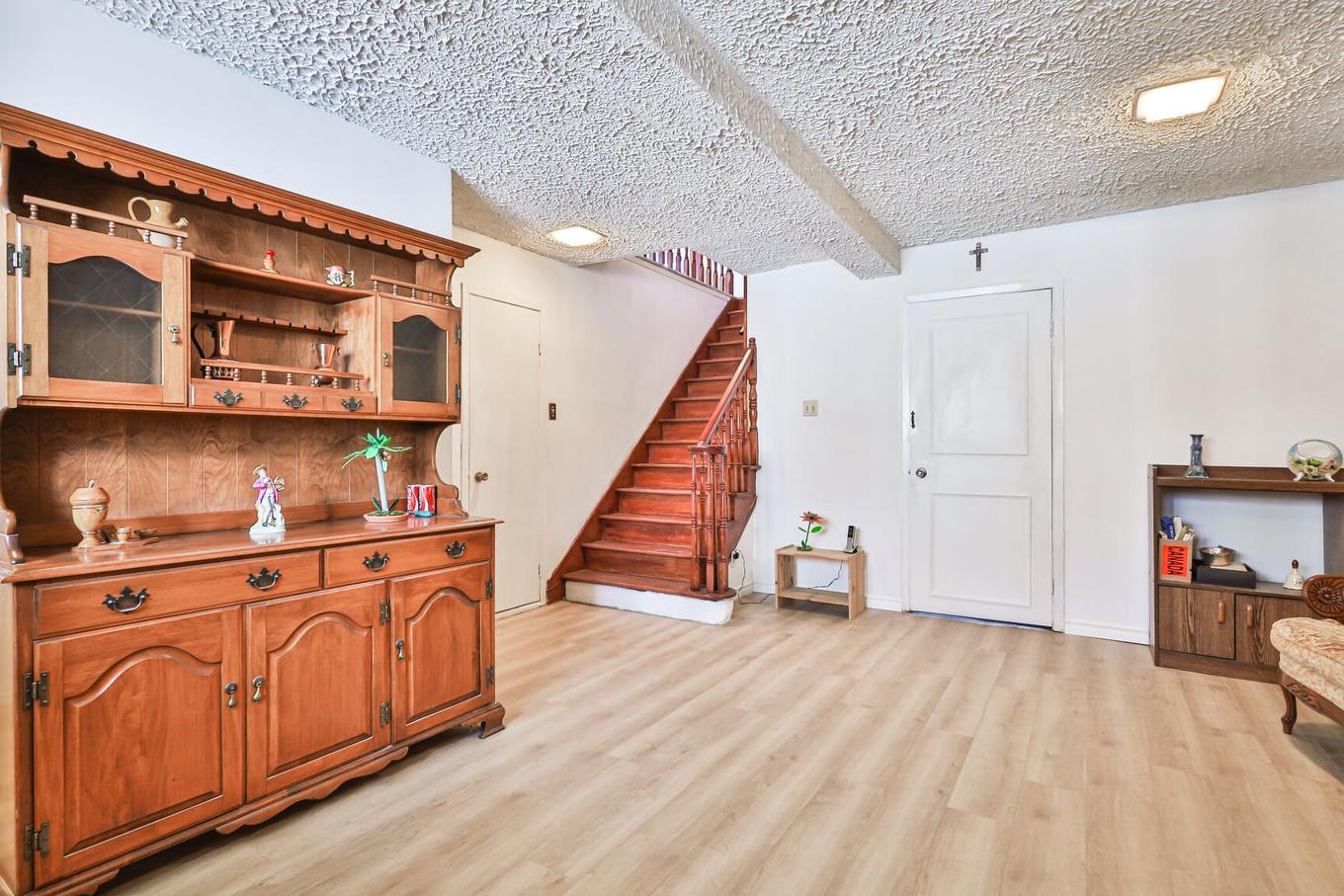 Family room - 1860 Rue Favreau, Laval (Chomedey), QC - Indoor Photo Showing Other Room