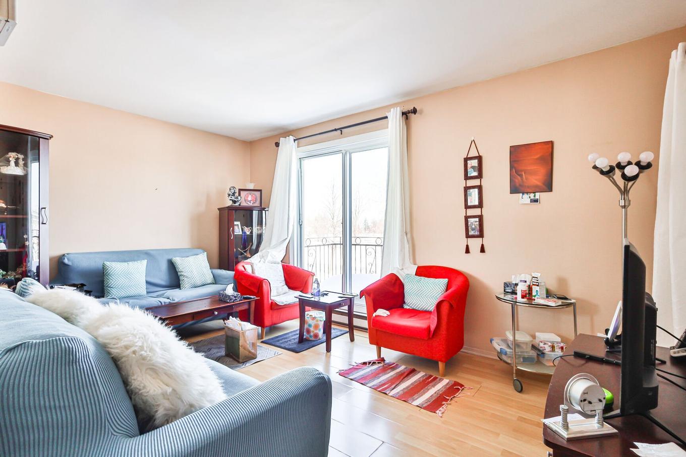 Dwelling - 1860 Rue Favreau, Laval (Chomedey), QC - Indoor Photo Showing Living Room