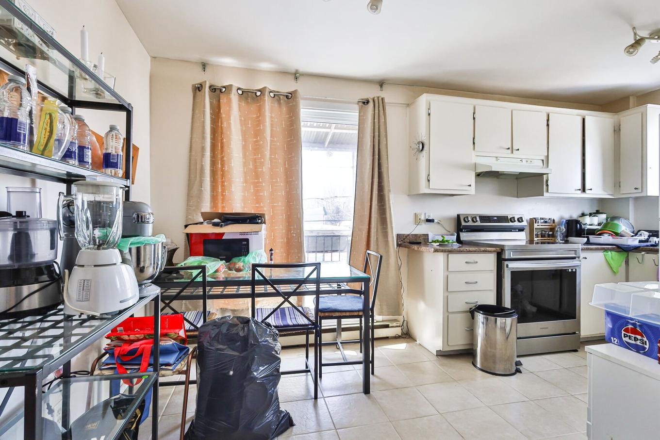 Dwelling - 1860 Rue Favreau, Laval (Chomedey), QC - Indoor Photo Showing Kitchen