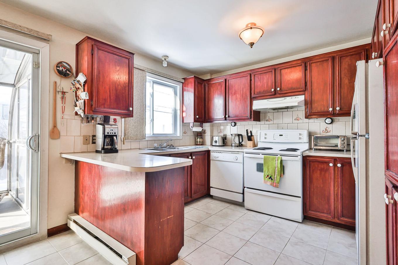 Kitchen - 1860 Rue Favreau, Laval (Chomedey), QC - Indoor Photo Showing Kitchen