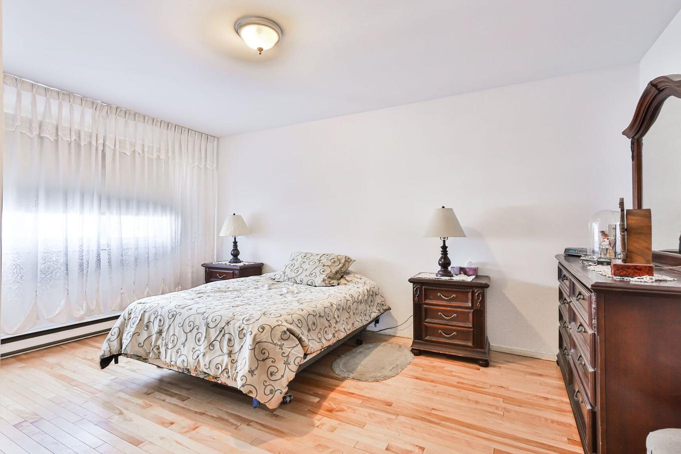 Primary bedroom - 1860 Rue Favreau, Laval (Chomedey), QC - Indoor Photo Showing Bedroom