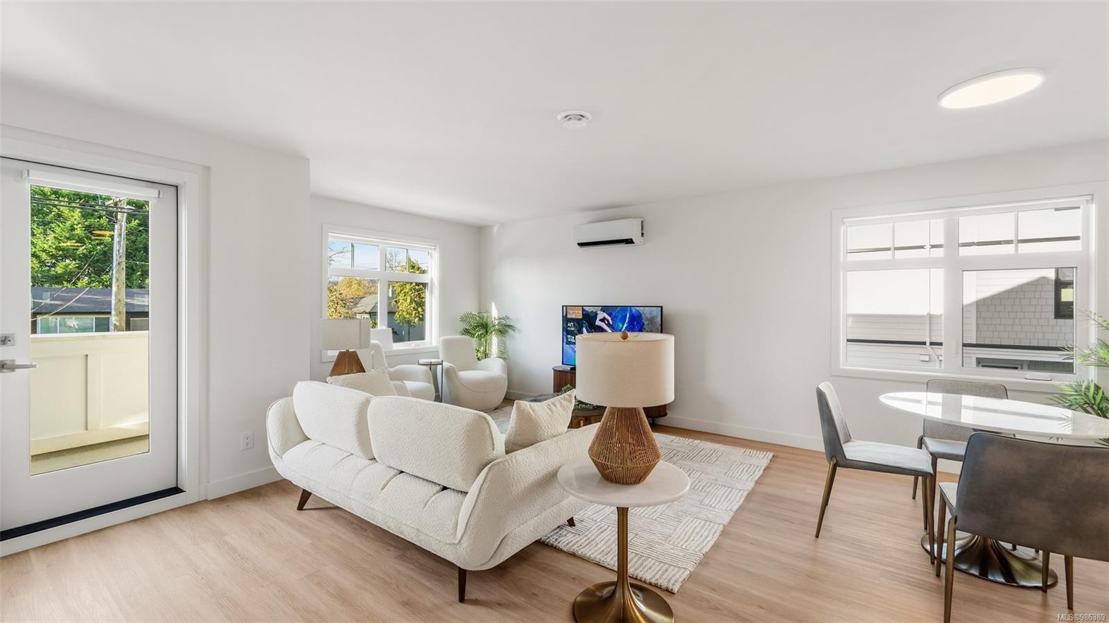 4-203-4201 Tyndall Ave, Saanich, BC