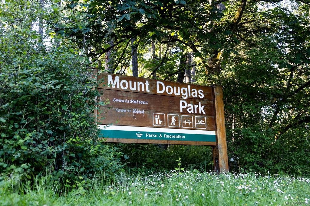 4-203-4201 Tyndall Ave, Saanich, BC