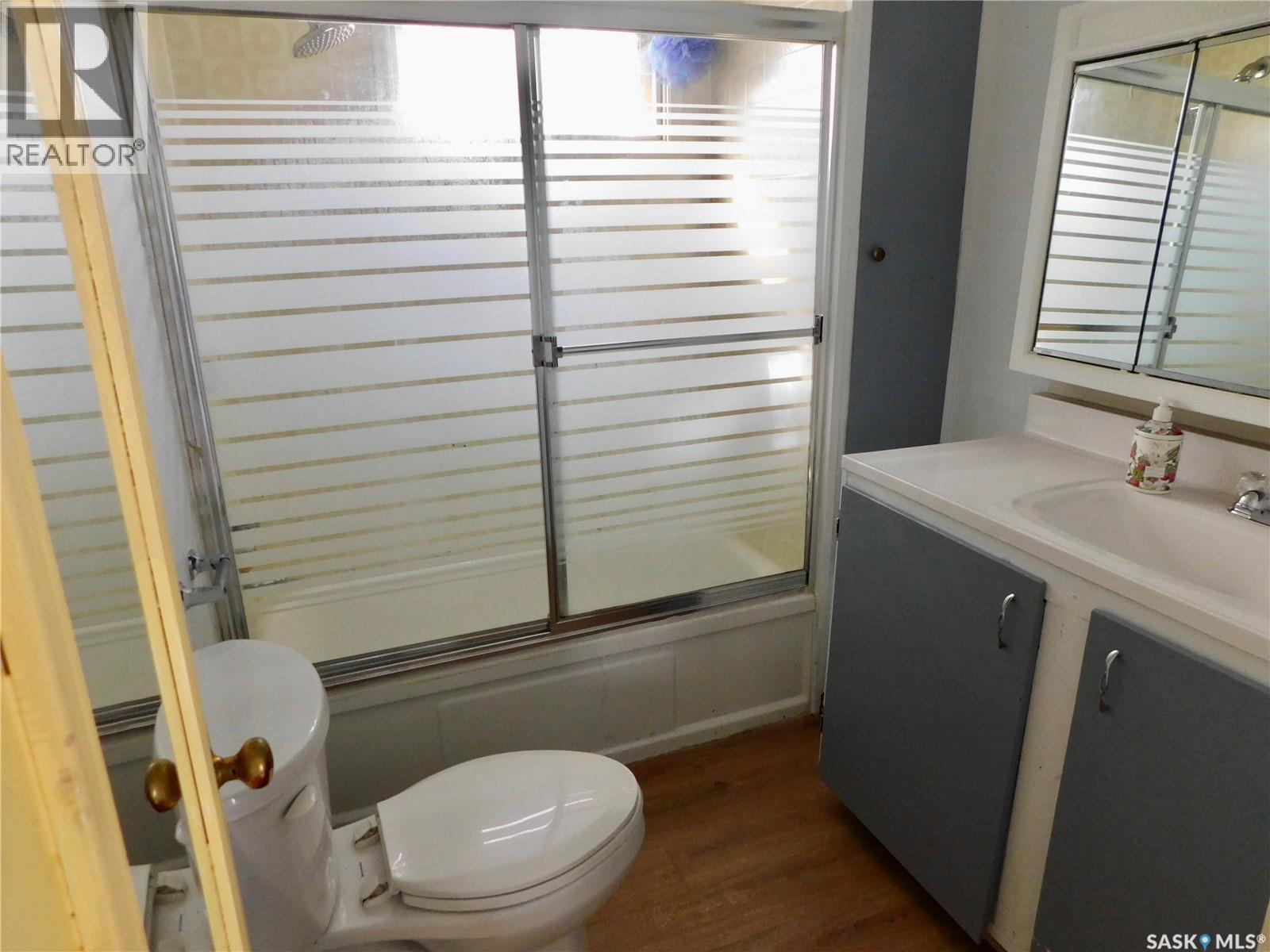214 2Nd Street E, Lafleche, SK - Indoor Photo Showing Bathroom