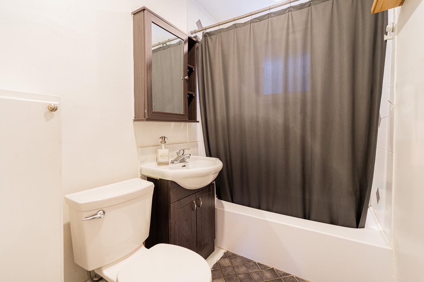 Bathroom - 4607 - 4609 Av. Coolbrook, Montréal (Côte-Des-Neiges/Notre-Dame-De-Grâce), QC - Indoor Photo Showing Bathroom