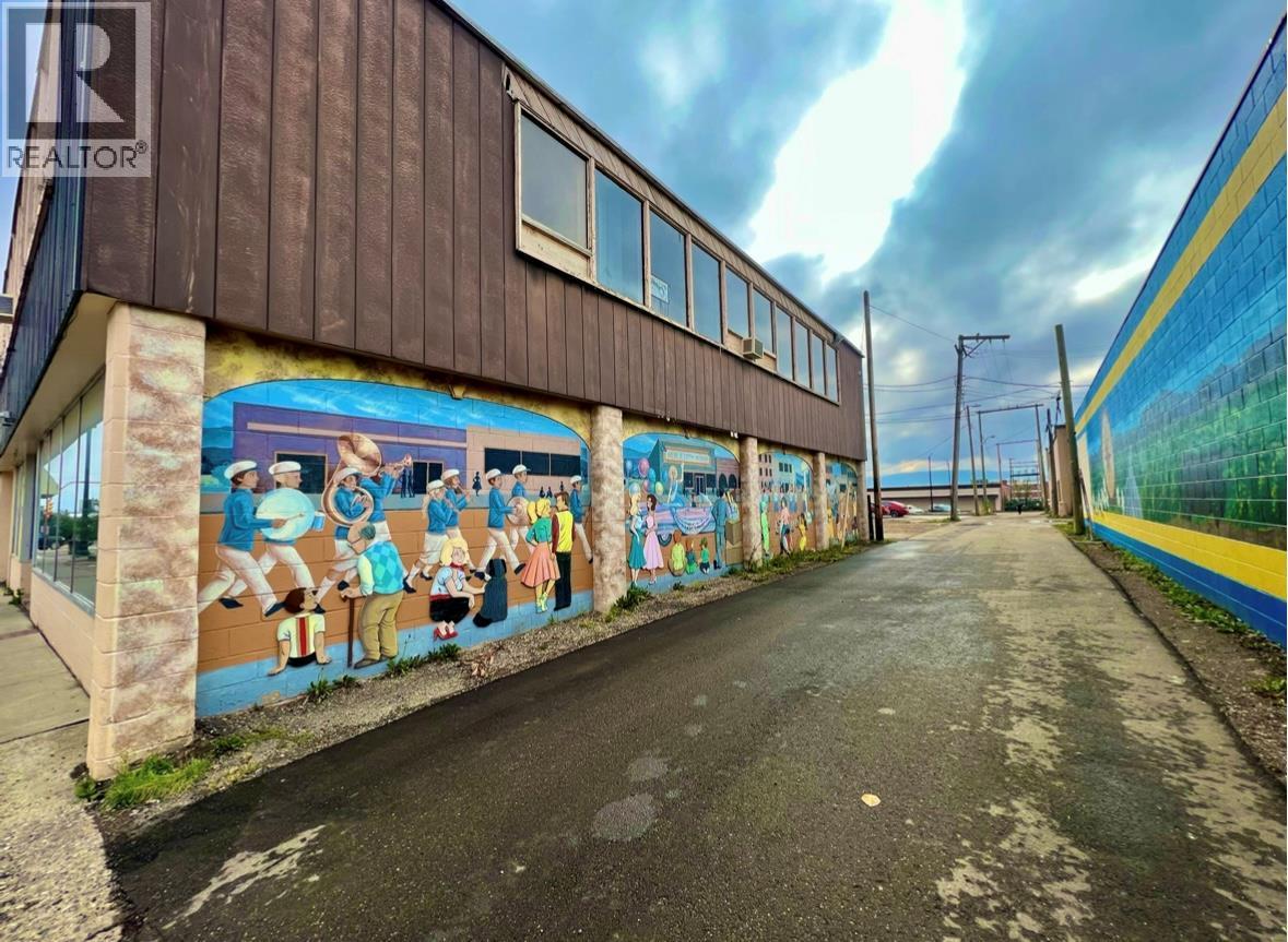 1005 102 Avenue, Dawson Creek, BC