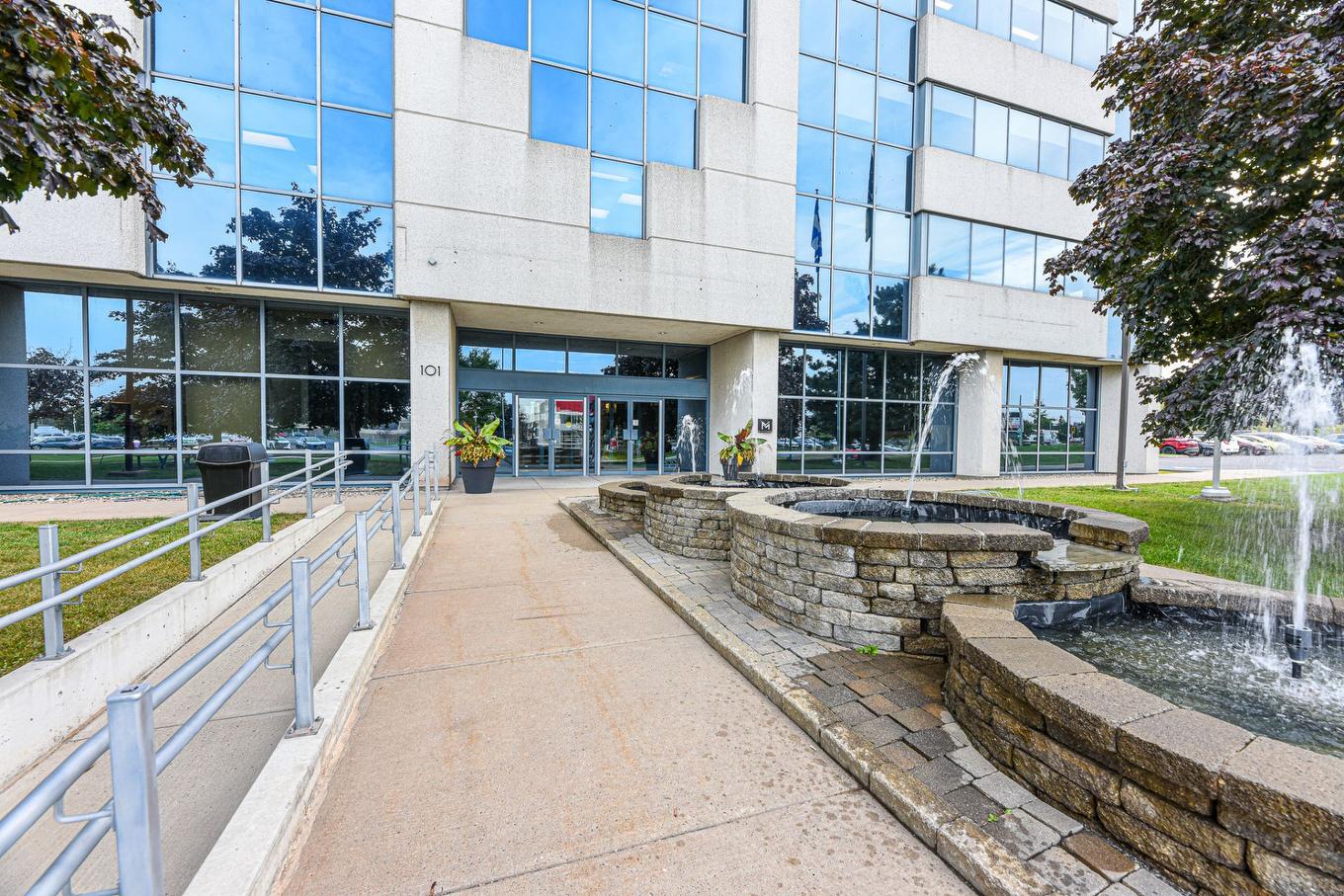 Frontage - 540-101 Boul. Roland-Therrien, Longueuil (Le Vieux-Longueuil), QC - Outdoor