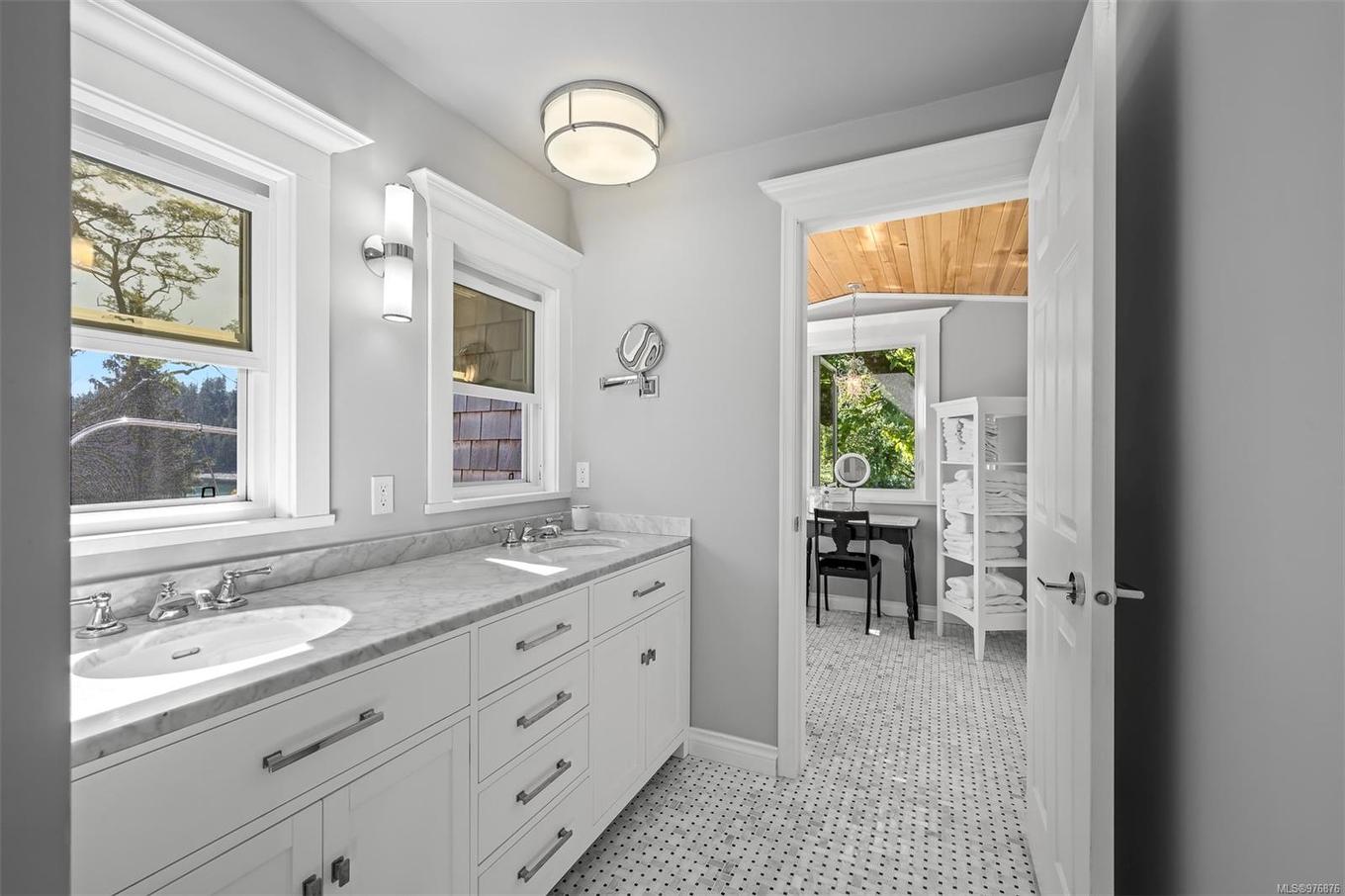 12683 Highway 101 Hwy, Powell River, BC