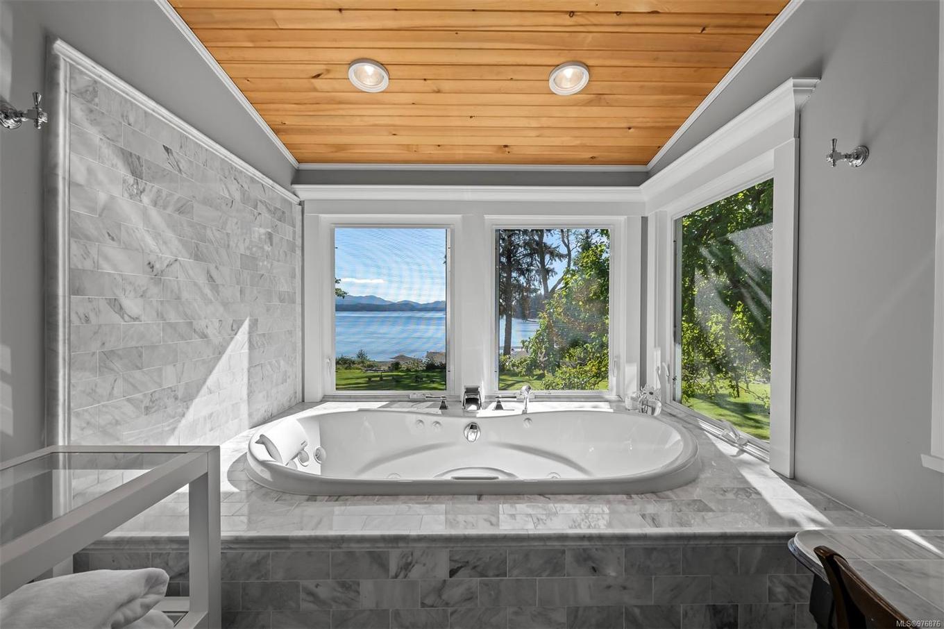 12683 Highway 101 Hwy, Powell River, BC