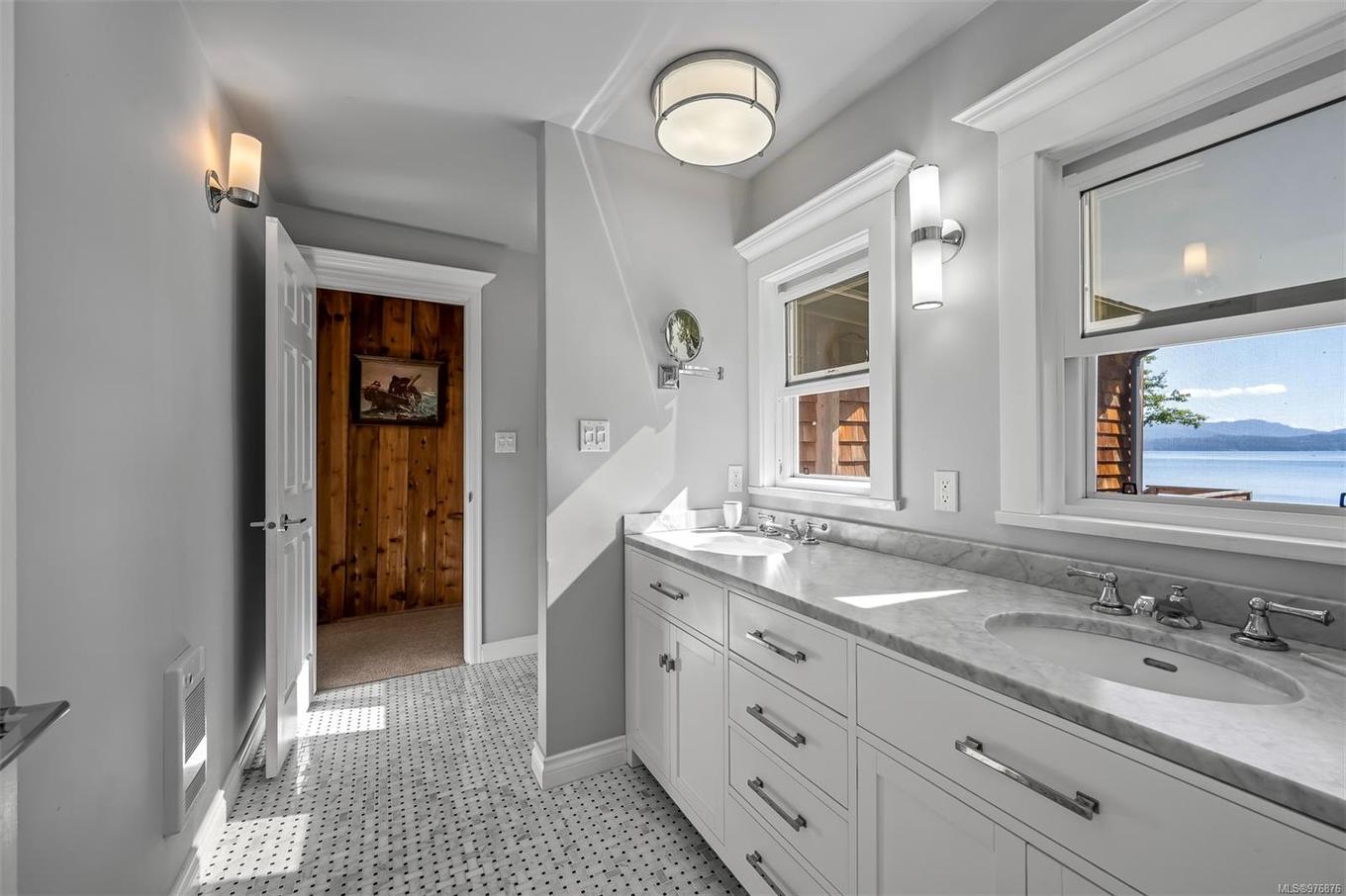 12683 Highway 101 Hwy, Powell River, BC