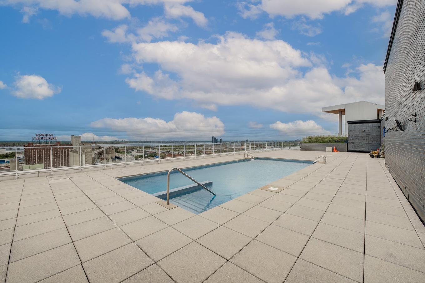 Pool - 401-1085 Rue Smith, Montréal (Le Sud-Ouest), QC - Outdoor With In Ground Pool With View