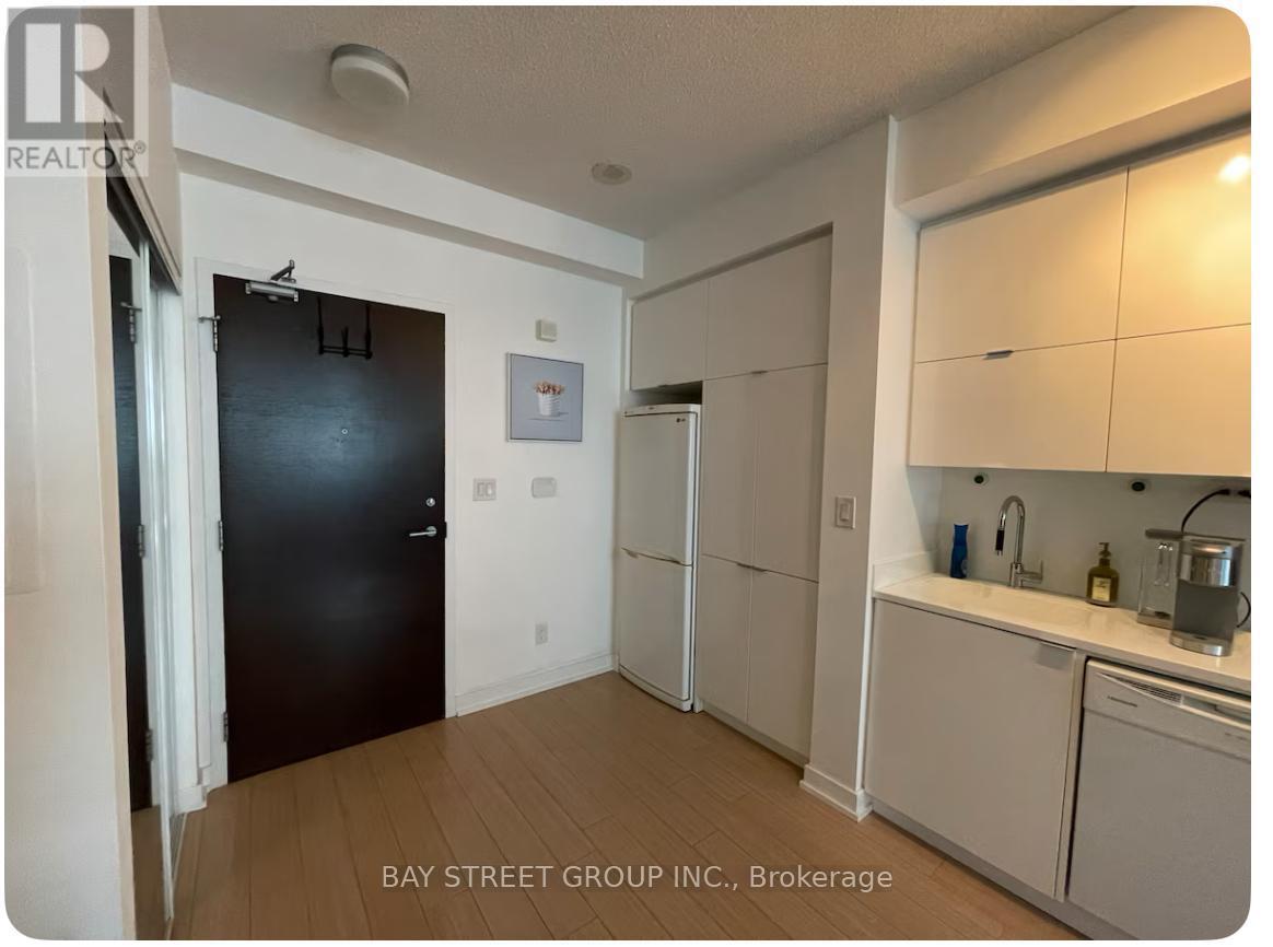4303 - 21 Iceboat Terrace, Toronto, ON - Indoor Photo Showing Kitchen