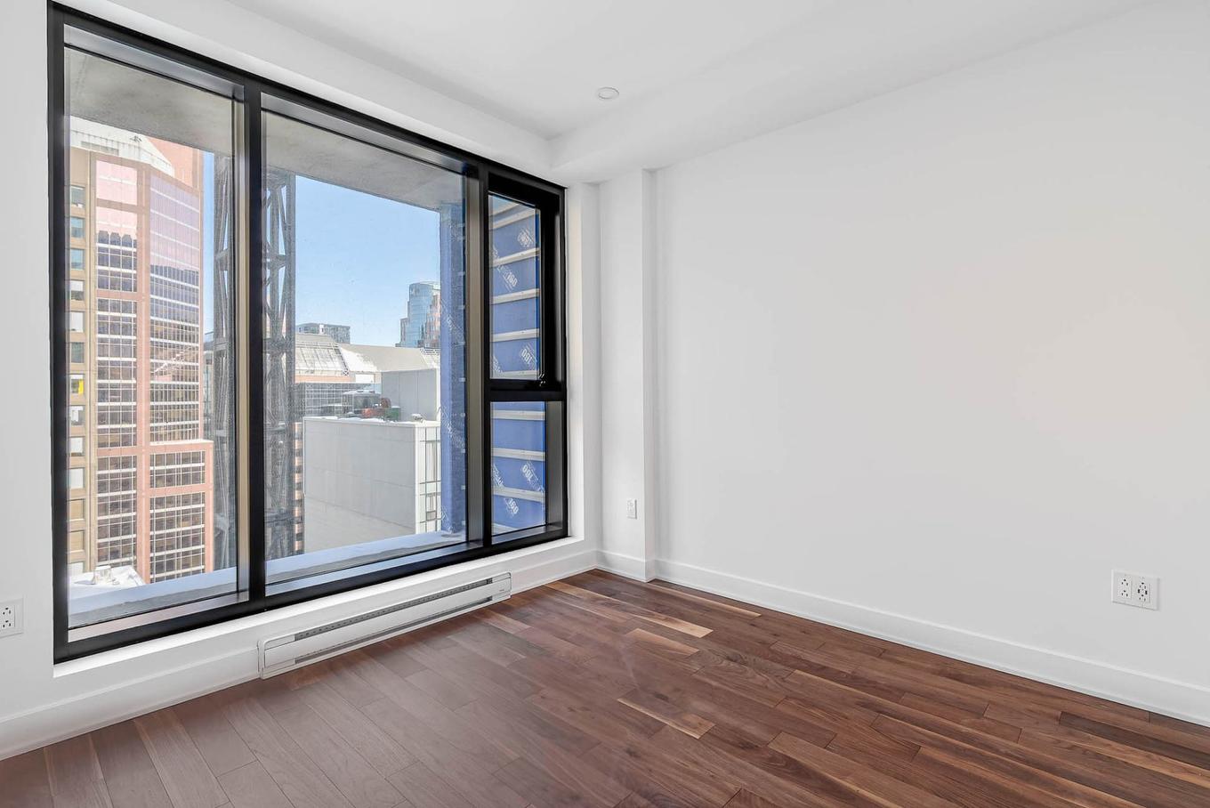 Bedroom - 2013-2060 Rue Peel, Montréal (Ville-Marie), QC - Indoor Photo Showing Other Room