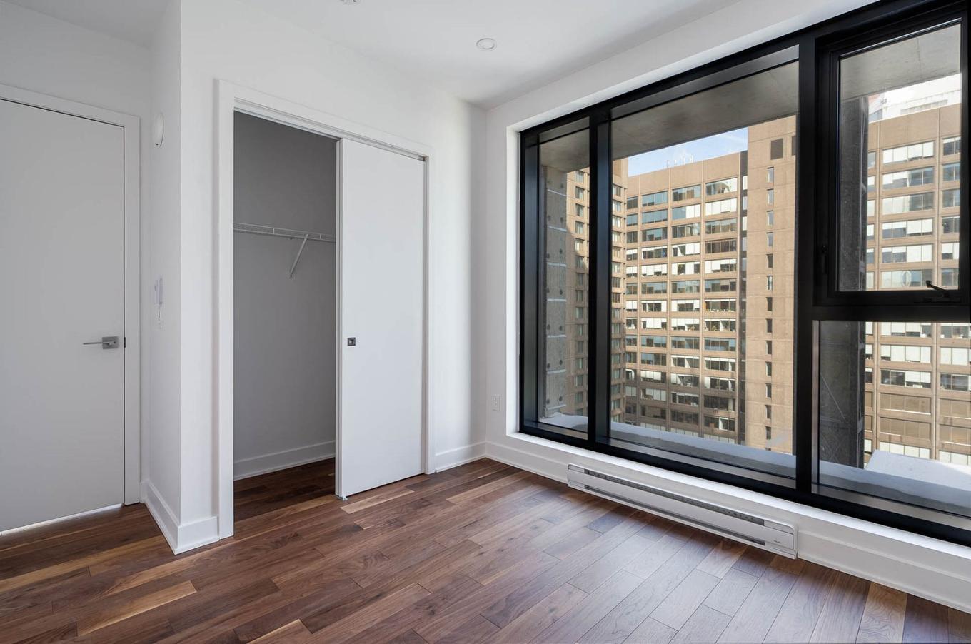 Bedroom - 2013-2060 Rue Peel, Montréal (Ville-Marie), QC - Indoor Photo Showing Other Room