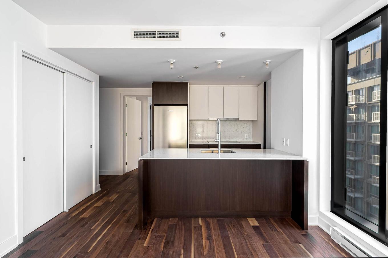 Kitchen - 2013-2060 Rue Peel, Montréal (Ville-Marie), QC - Indoor Photo Showing Kitchen With Double Sink