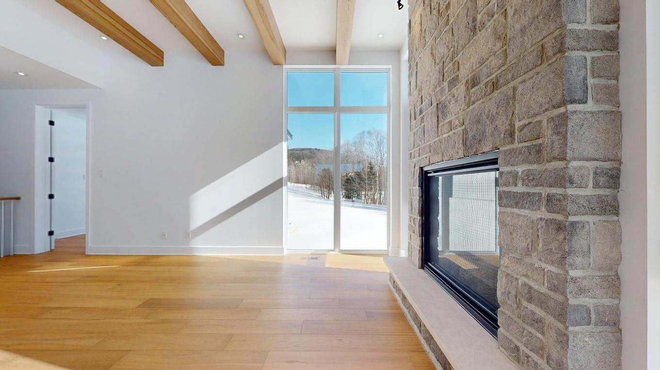 Salon - 1704 Place Des Centaurées, Piedmont, QC - Indoor Photo Showing Other Room