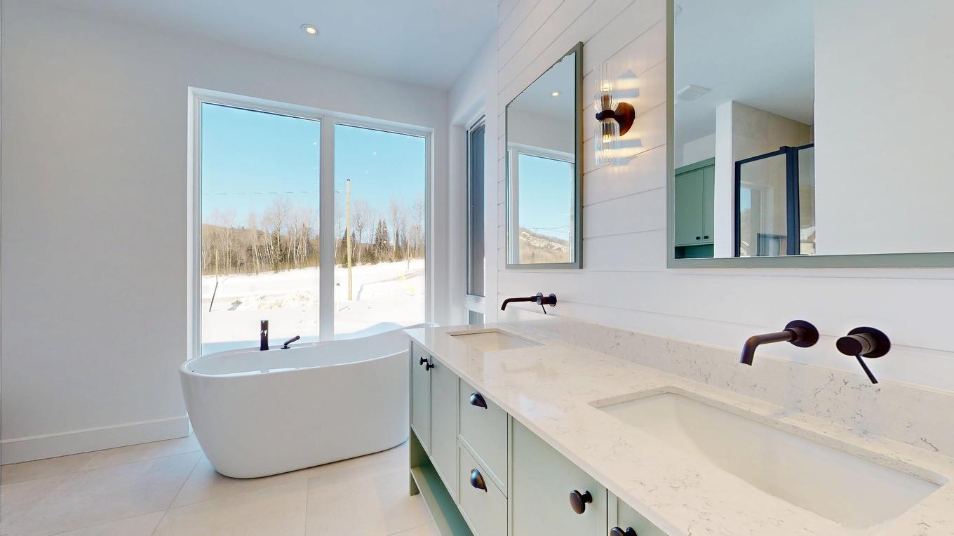 Salle de bains attenante à la CCP - 1704 Place Des Centaurées, Piedmont, QC - Indoor Photo Showing Bathroom