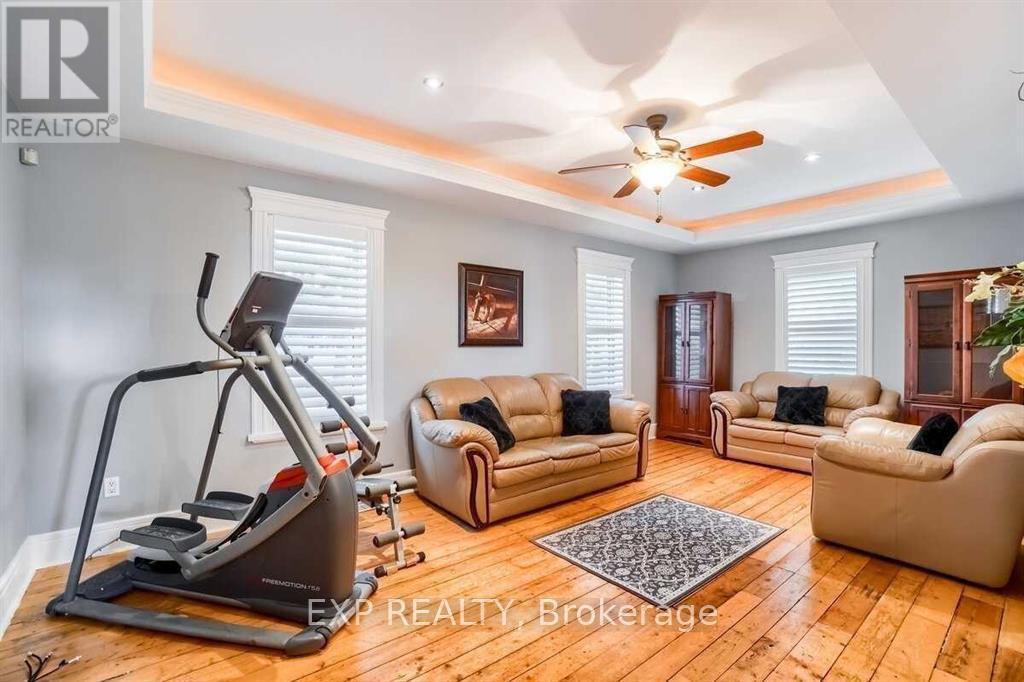 437028 4Th Line, Melancthon, ON - Indoor Photo Showing Living Room