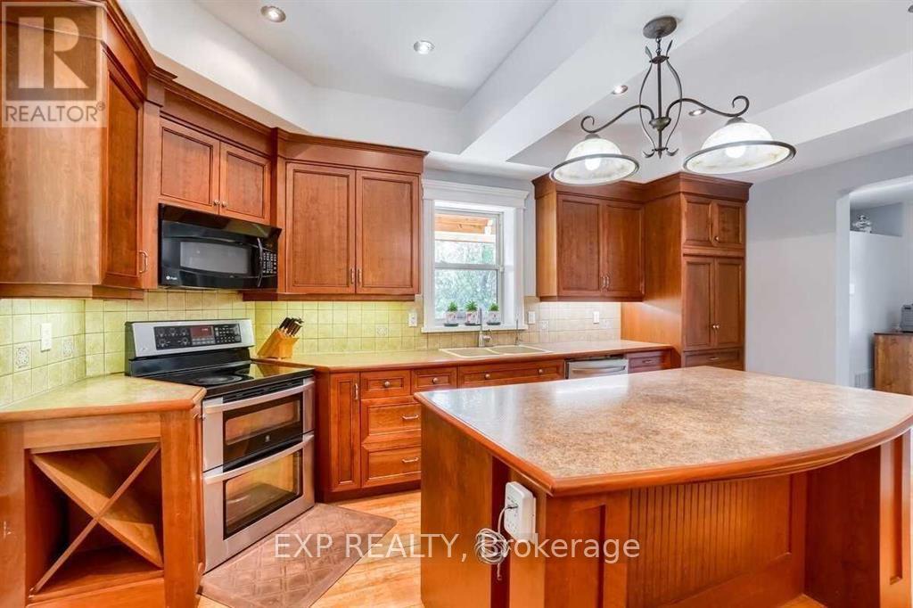 437028 4Th Line, Melancthon, ON - Indoor Photo Showing Kitchen With Double Sink