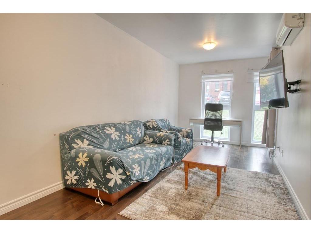 Living room - 3-1055 Rue De Bullion, Montréal (Ville-Marie), QC - Indoor Photo Showing Living Room