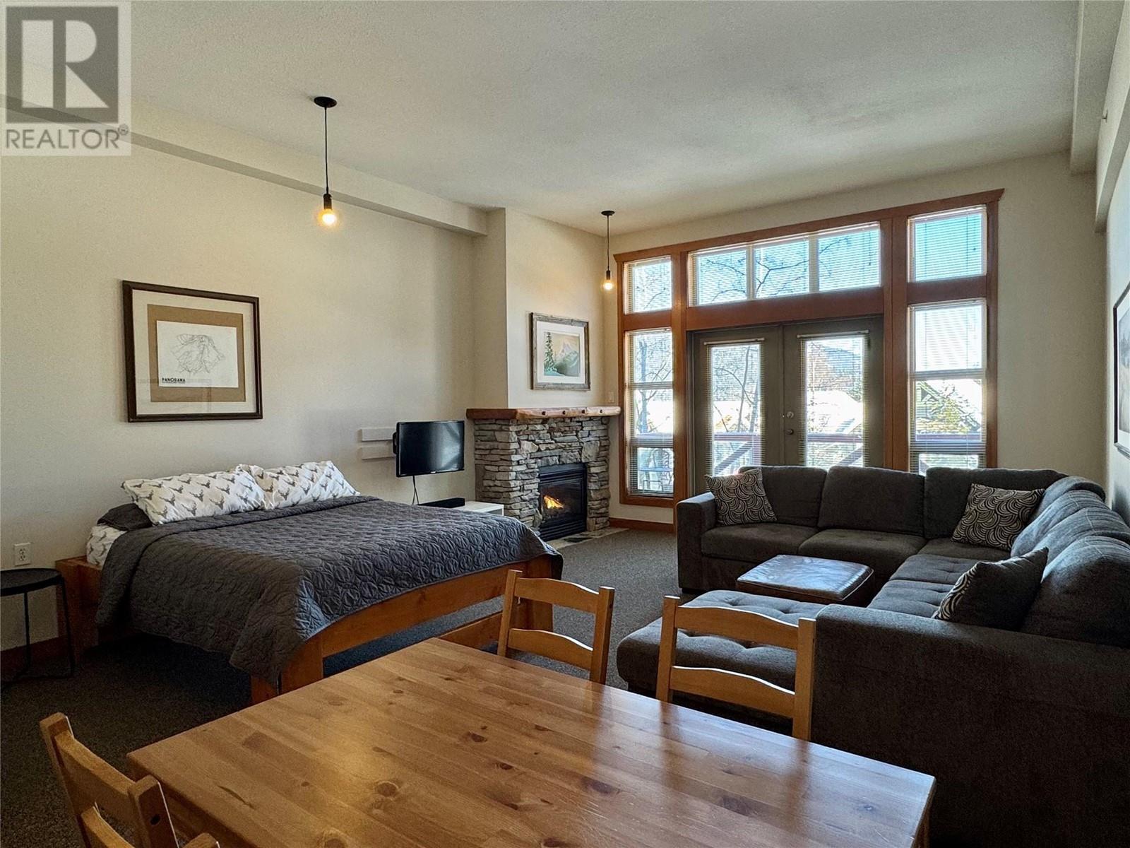 2080 Summit Drive Unit# 412, Panorama, BC - Indoor With Fireplace