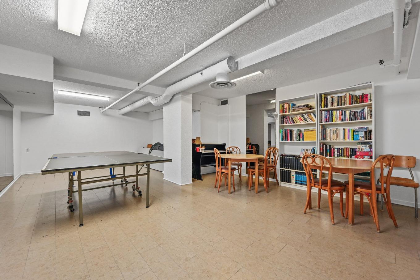 Salle communautaire - 610-1550 Av. Panama, Brossard, QC - Indoor