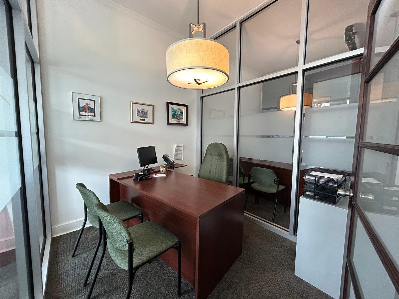 Office - 99 8E Rue, Rouyn-Noranda, QC - Indoor Photo Showing Office