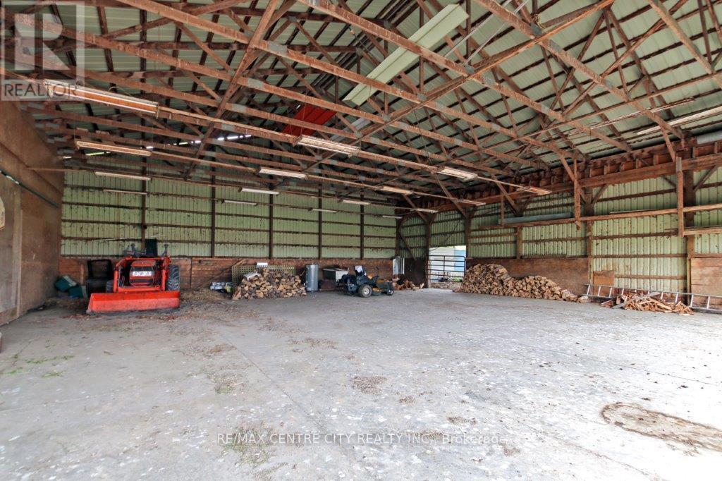 34639 Third Line, Southwold, ON - Indoor Photo Showing Garage
