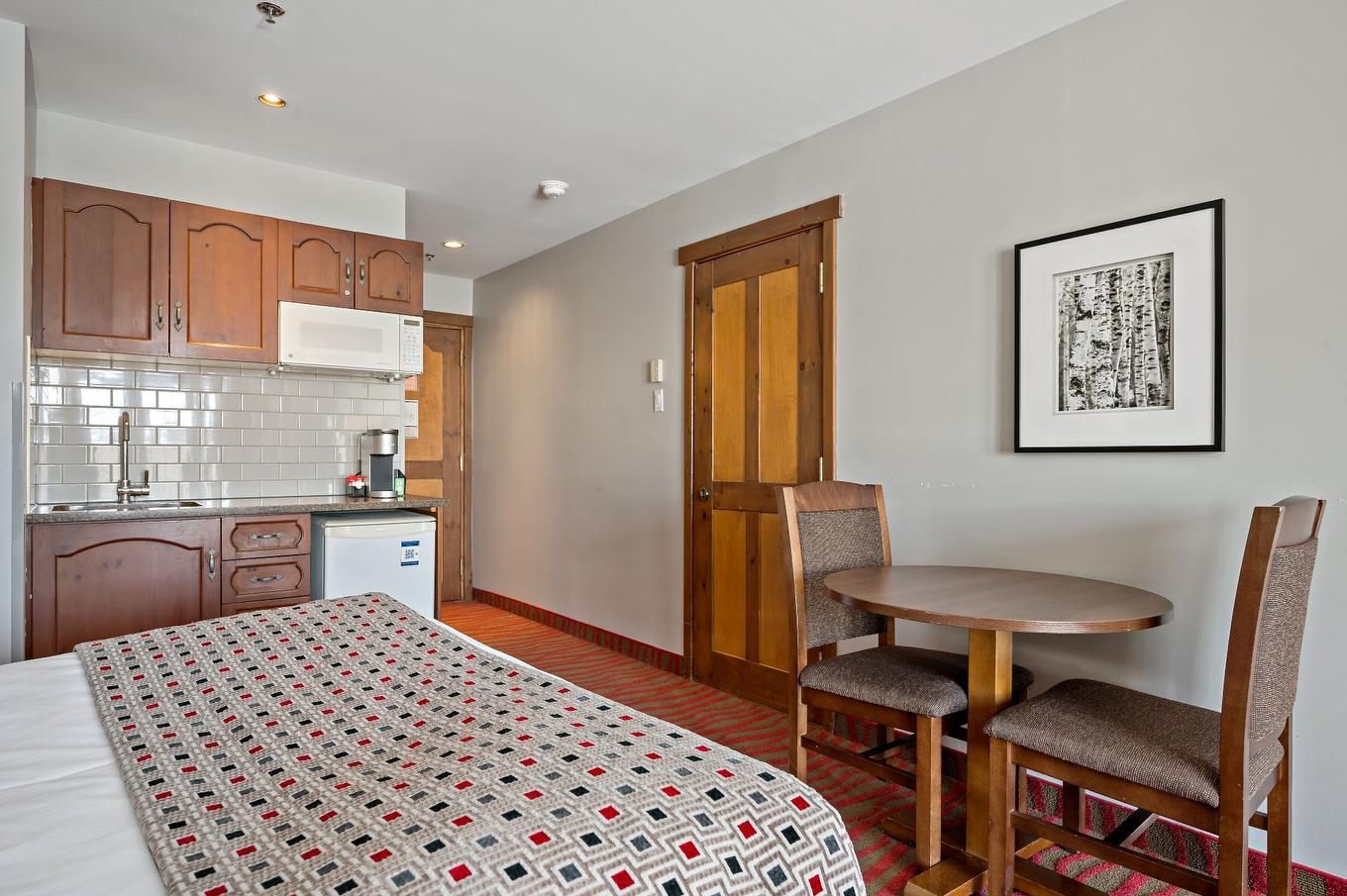 Chambre à coucher - 388-161 Ch. Du Curé-Deslauriers, Mont-Tremblant, QC - Indoor Photo Showing Dining Room