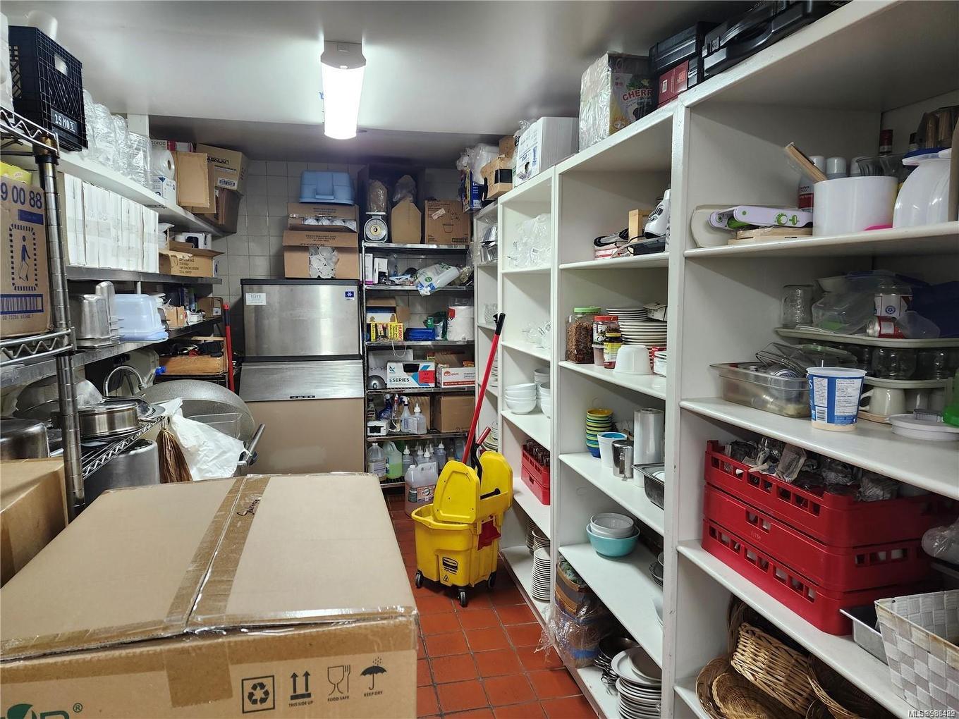 9819 Fifth St, Sidney, BC