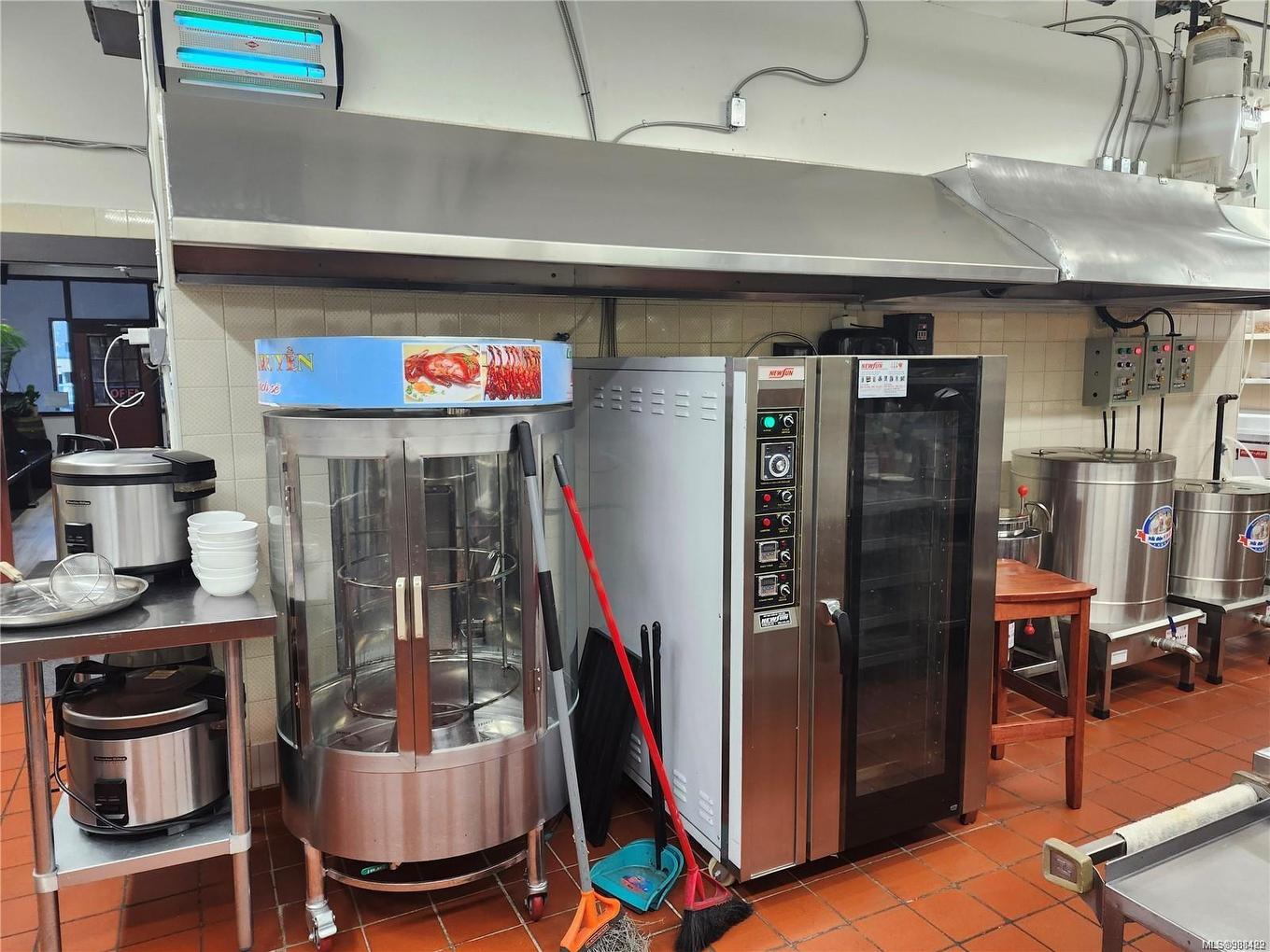 9819 Fifth St, Sidney, BC