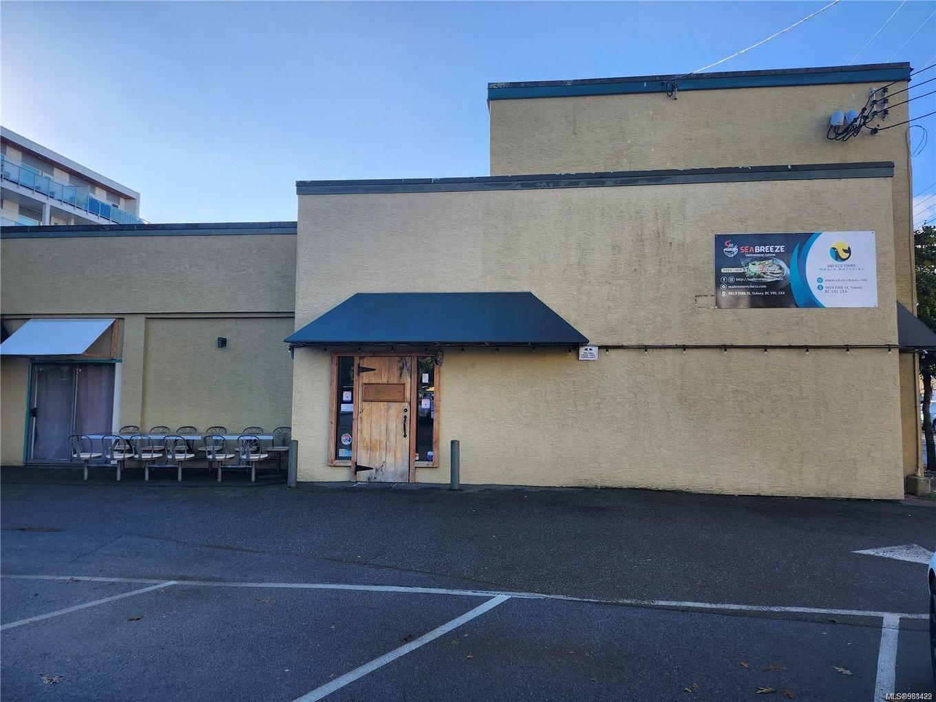 9819 Fifth St, Sidney, BC