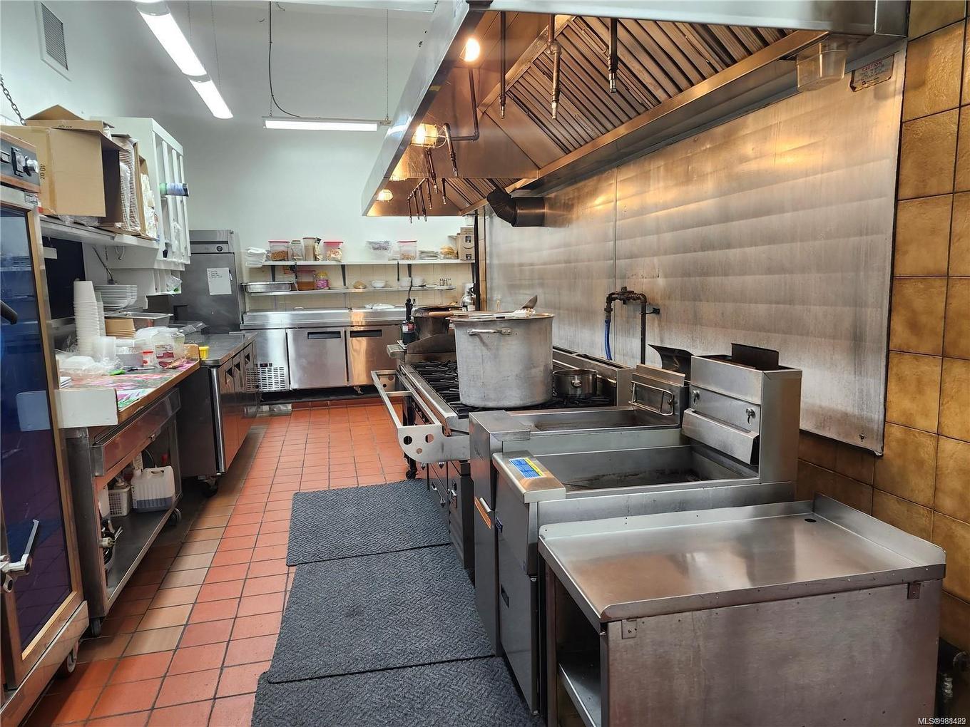 9819 Fifth St, Sidney, BC