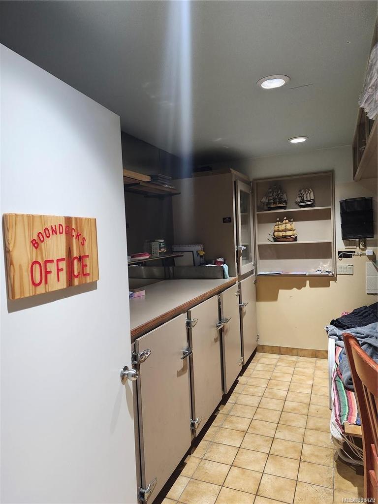 9819 Fifth St, Sidney, BC