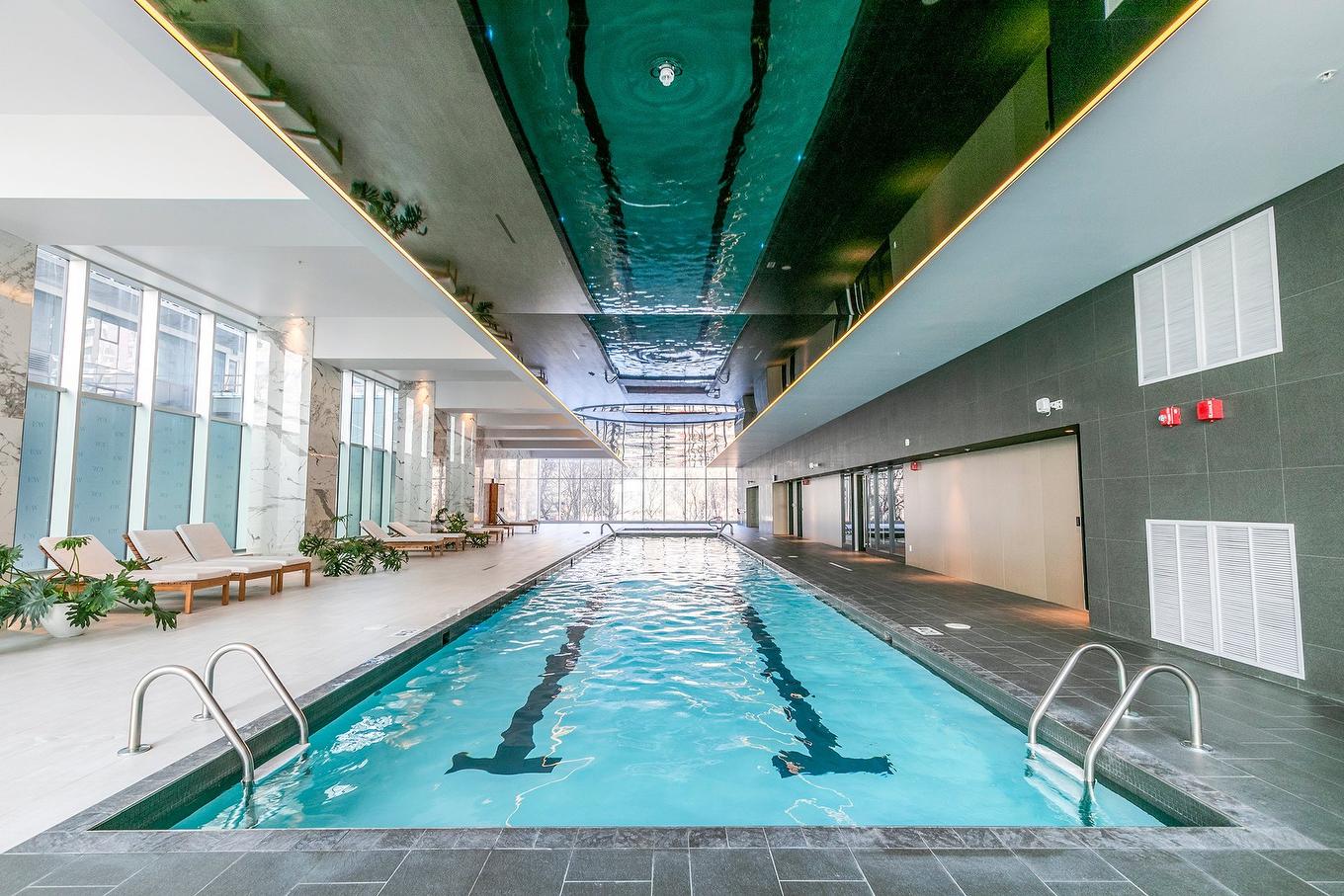 Piscine - 1104-2300 Rue Tupper, Montréal (Ville-Marie), QC - Indoor Photo Showing Other Room With In Ground Pool
