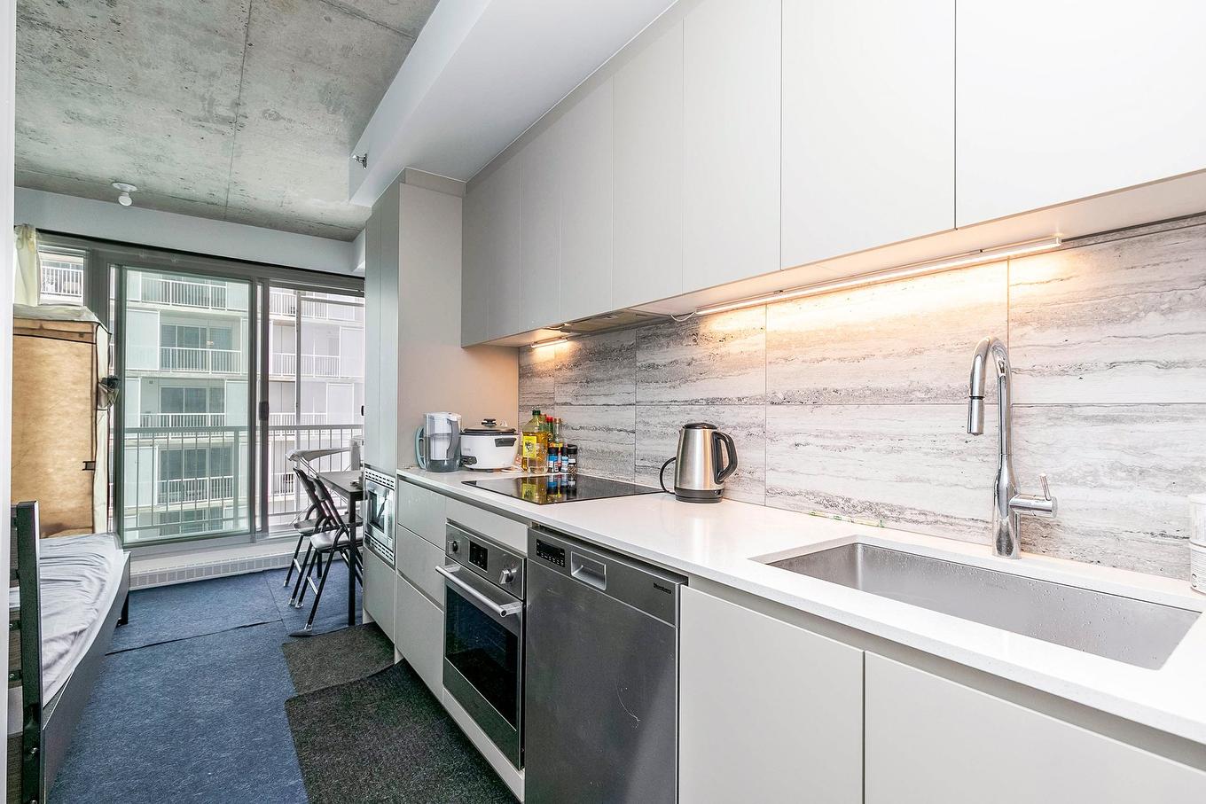 Cuisine - 1104-2300 Rue Tupper, Montréal (Ville-Marie), QC - Indoor Photo Showing Kitchen