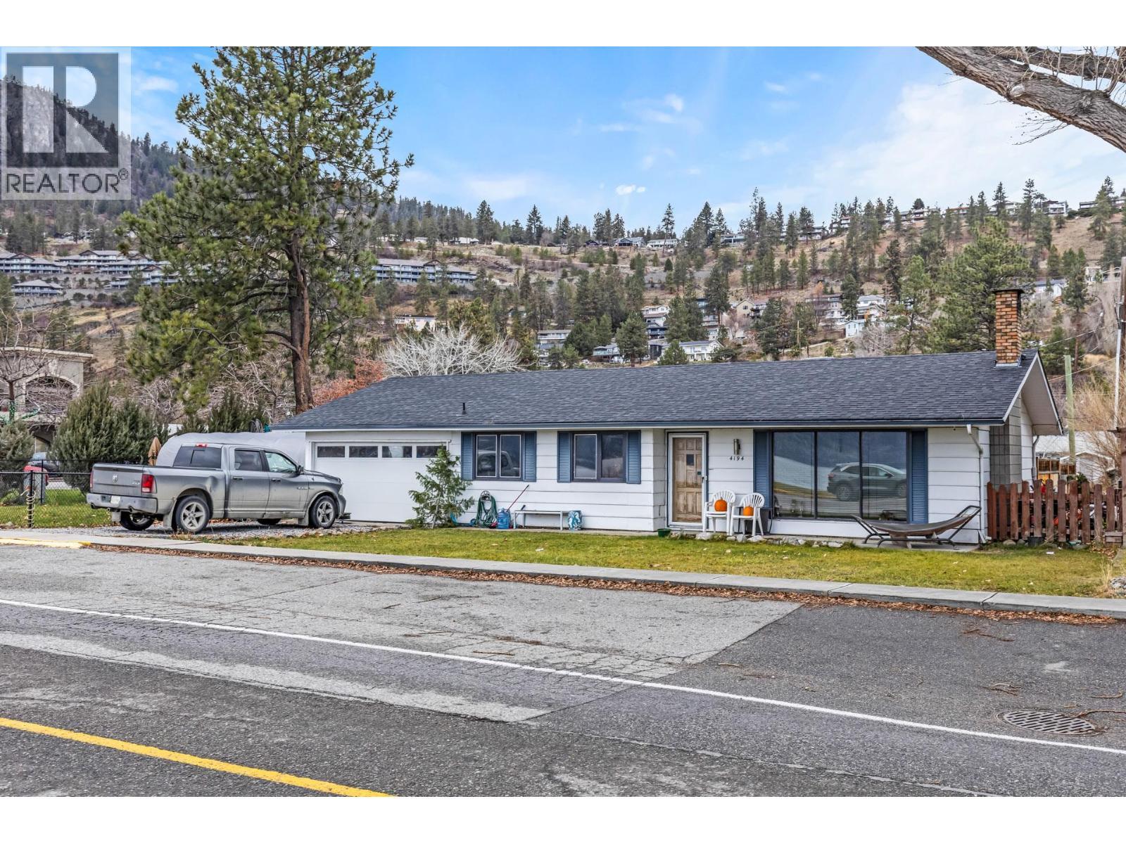 4194 Beach Avenue, Peachland, BC - Outdoor