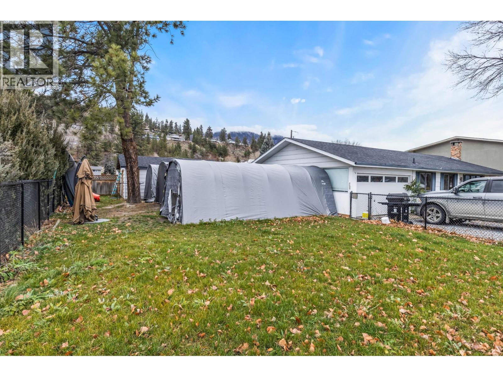 4194 Beach Avenue, Peachland, BC - Outdoor