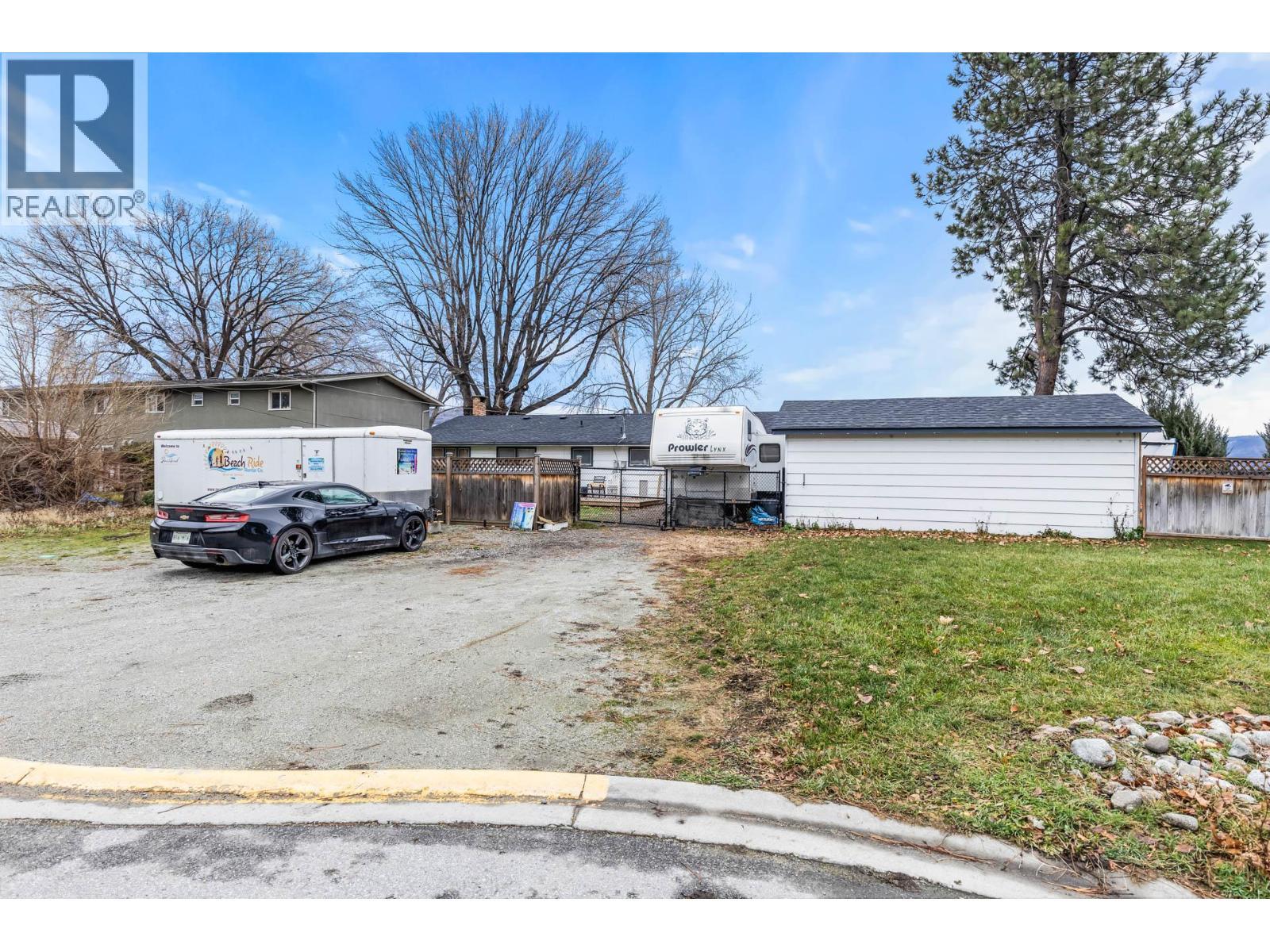 4194 Beach Avenue, Peachland, BC - Outdoor