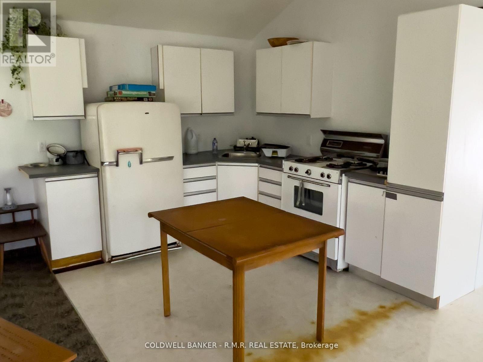 8860 County Rd 41, Addington Highlands (Addington Highlands), ON - Indoor Photo Showing Kitchen