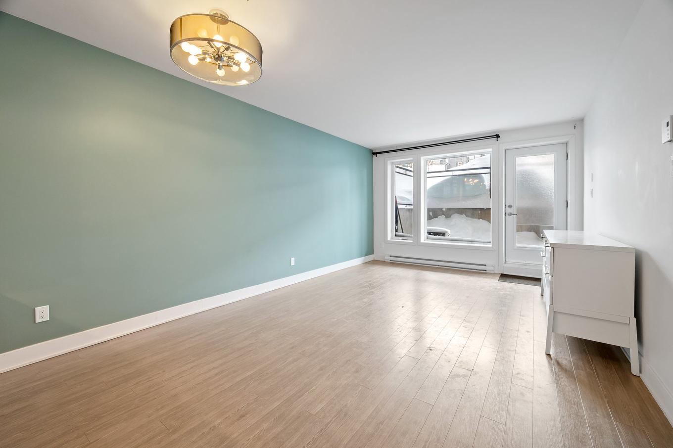 Living room - 1-2195 Rue Leclaire, Montréal (Mercier/Hochelaga-Maisonneuve), QC - Indoor Photo Showing Other Room