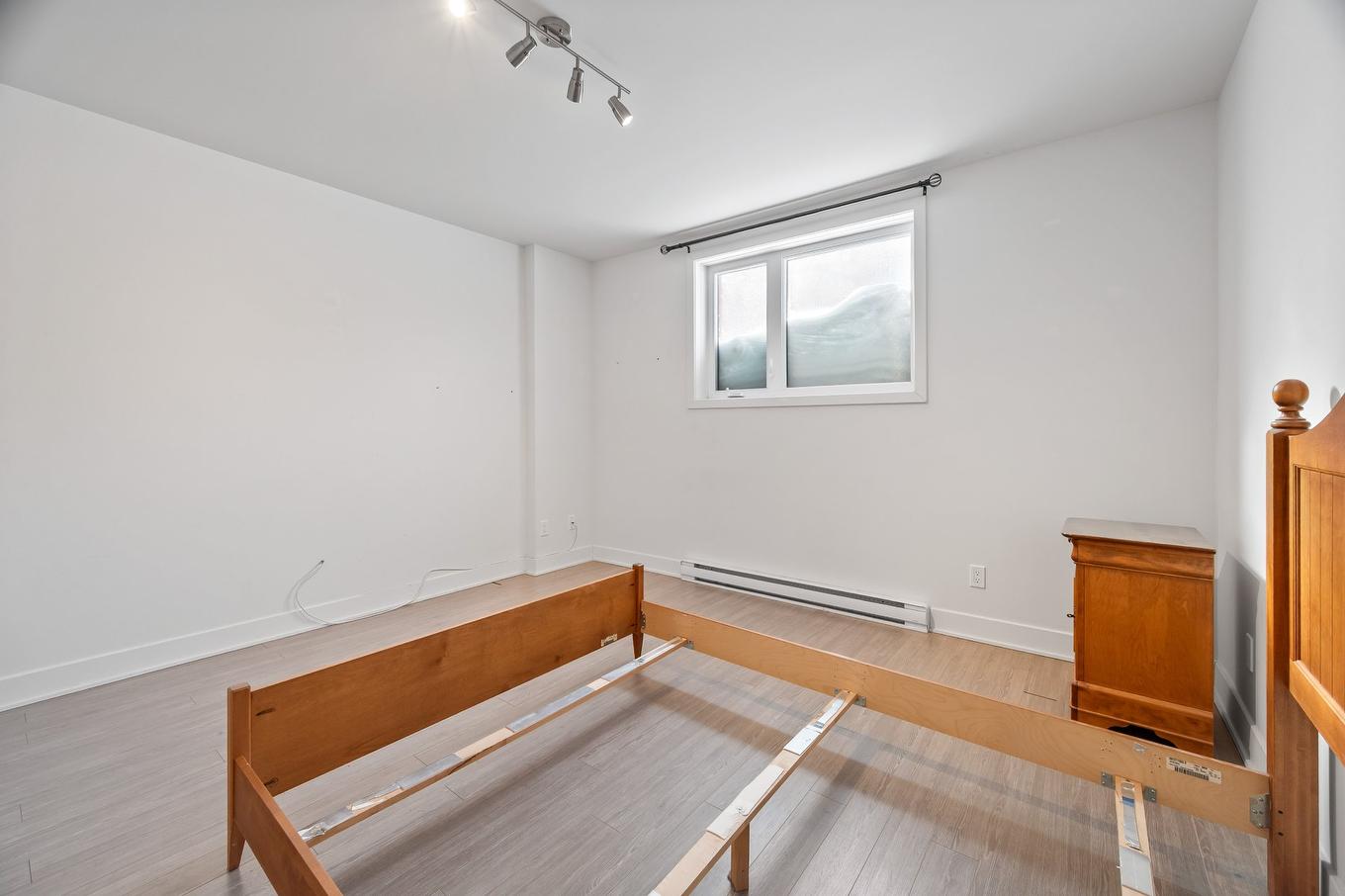 Master bedroom - 1-2195 Rue Leclaire, Montréal (Mercier/Hochelaga-Maisonneuve), QC - Indoor Photo Showing Other Room