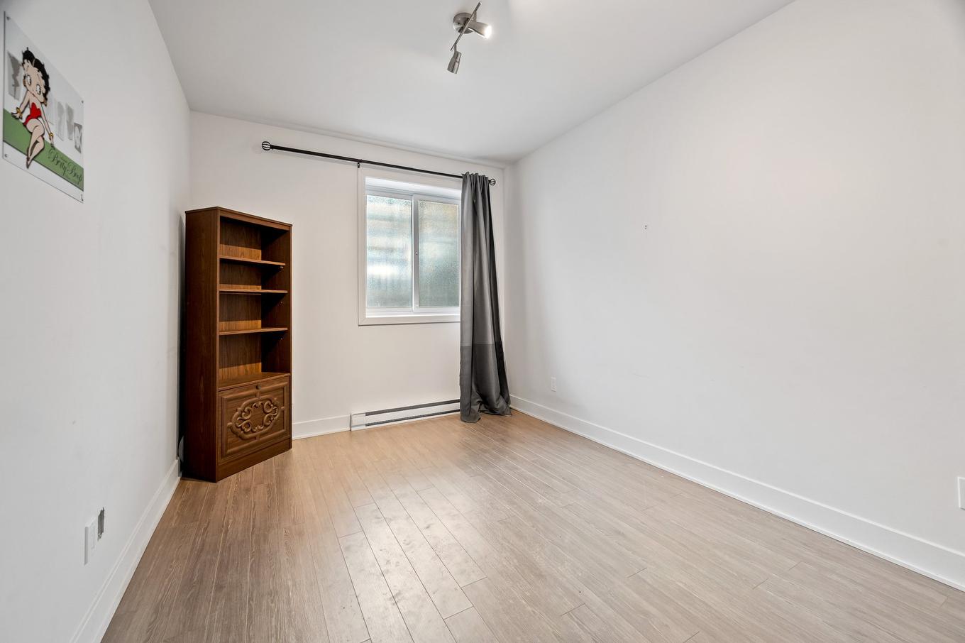 Bedroom - 1-2195 Rue Leclaire, Montréal (Mercier/Hochelaga-Maisonneuve), QC - Indoor Photo Showing Other Room